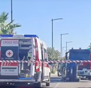 Grottammare – Auto si ribalta sul lungomare sud, paura ma nessun ferito grave